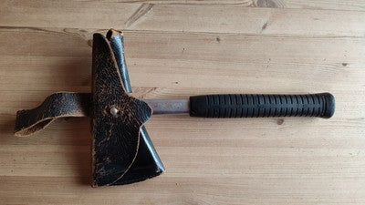 Feuerwehrbeil mit Tragetasche aus Bw Bestand, unterschiedliche Ausführungen