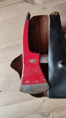 Feuerwehrbeil mit Tragetasche aus Bw Bestand, unterschiedliche Ausführungen