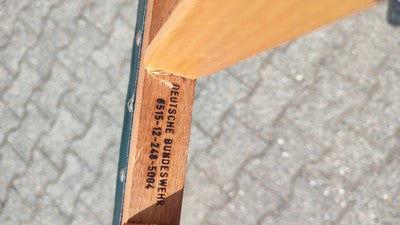 2 x Bundeswehr Krücke, Holz; Länge 119 cm, mit Gummifuss