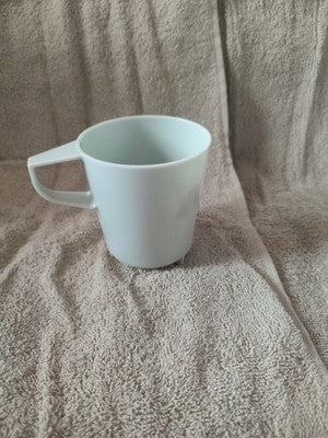 Bundeswehr, je 3 Kaffeetassen, hohe Variante aus 60 er Jahre, Amper-Plastik