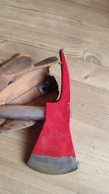 Feuerwehrbeil mit Tragetasche aus Bw Bestand, unterschiedliche Ausführungen