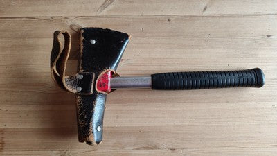 Feuerwehrbeil mit Tragetasche aus Bw Bestand, unterschiedliche Ausführungen