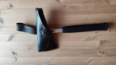 Feuerwehrbeil mit Tragetasche aus Bw Bestand, unterschiedliche Ausführungen