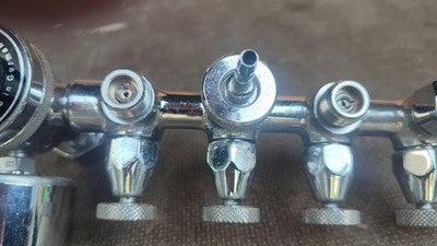 Bundeswehr Verteilerleiste aus Inhalierausstattung; 1960er Jahre