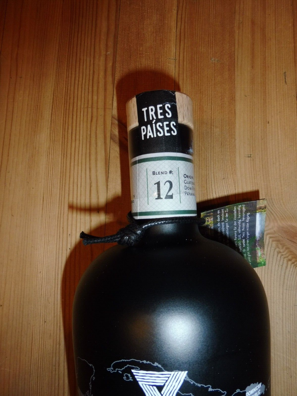 Tres Paises Premium Rum, á 0,7 L (40% Vol; 45,71 €/L)