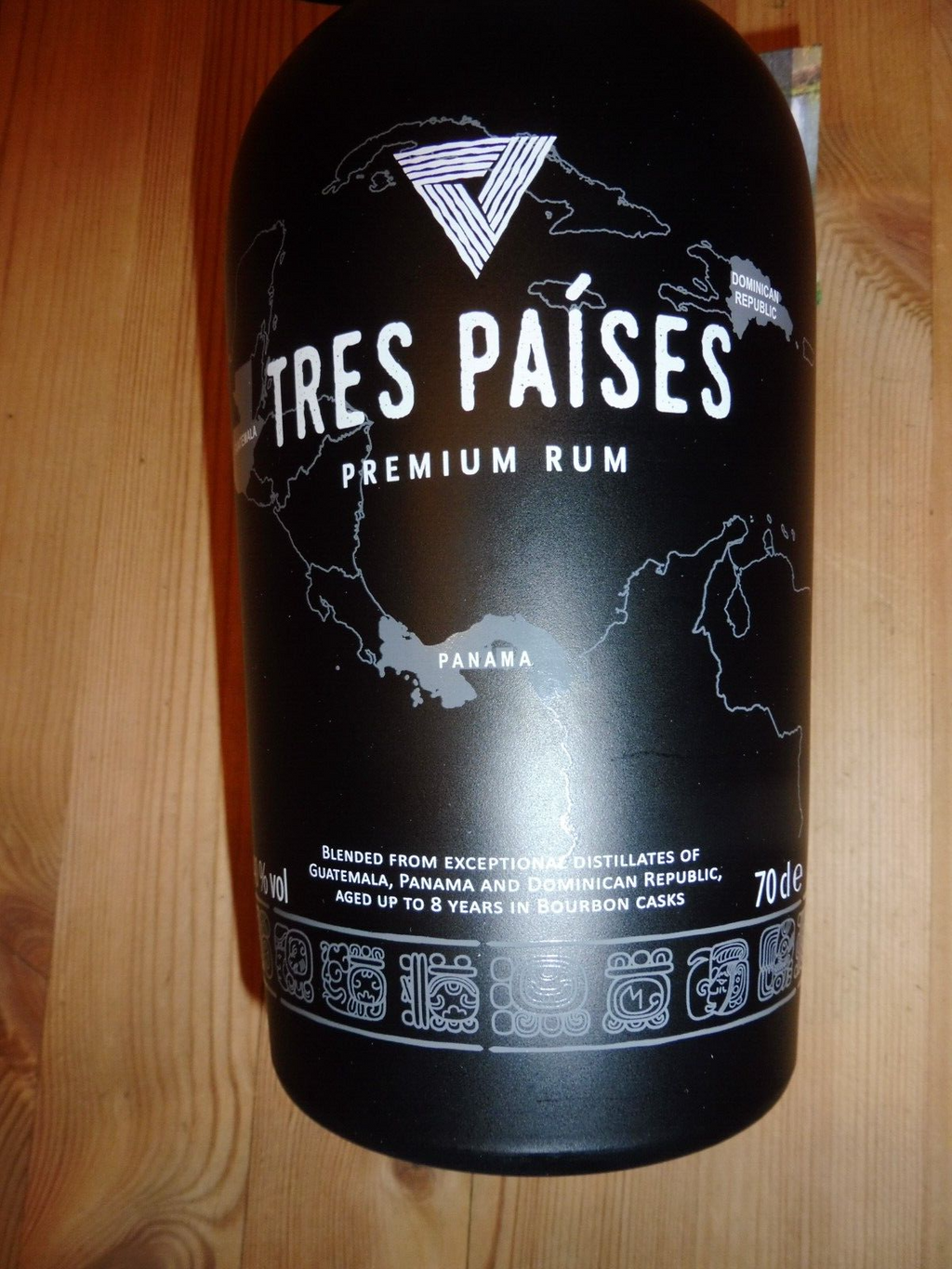 Tres Paises Premium Rum, á 0,7 L (40% Vol; 45,71 €/L)
