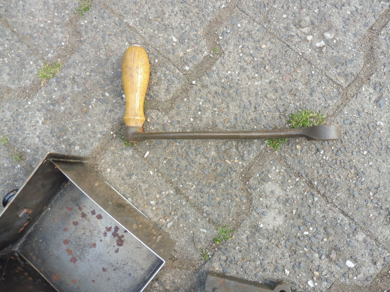 Bundeswehr Kaffeemühle von Trösser, Gusseisen/ Eisen; ca. 1960er, Beispielbilder