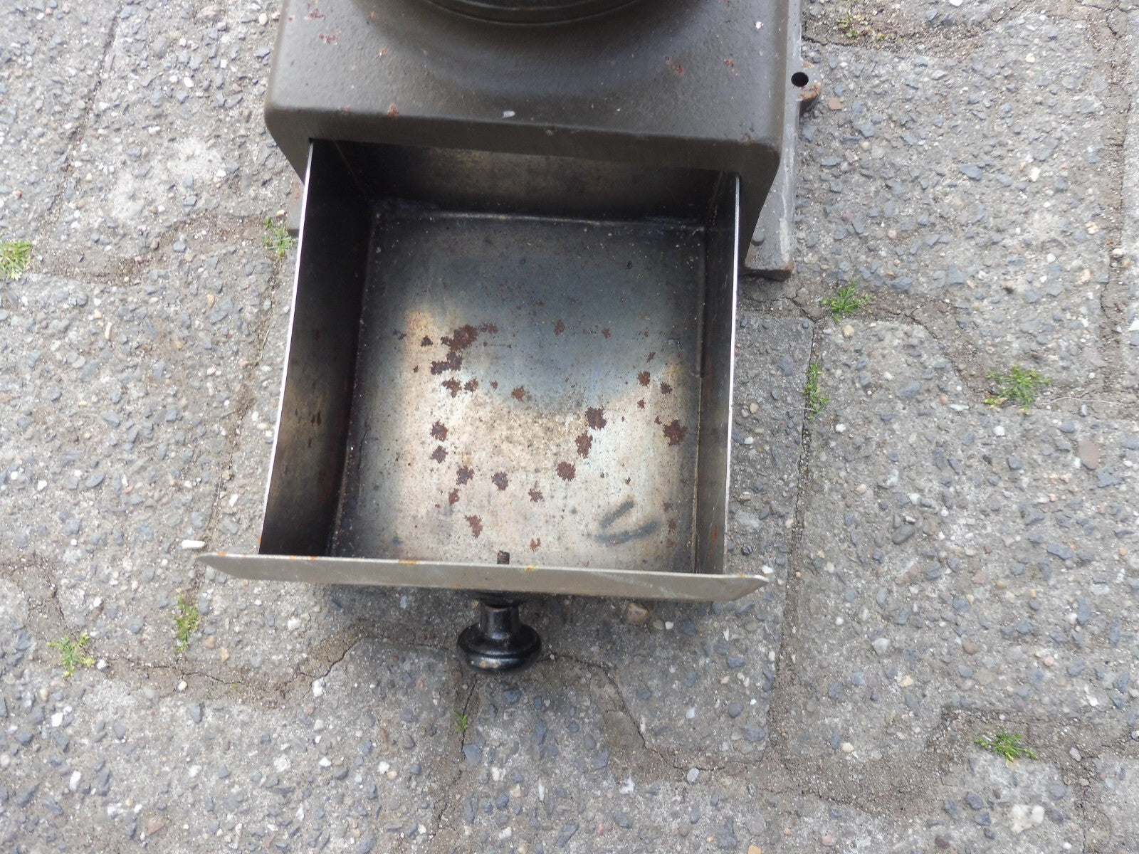 Bundeswehr Kaffeemühle von Trösser, Gusseisen/ Eisen; ca. 1960er, Beispielbilder