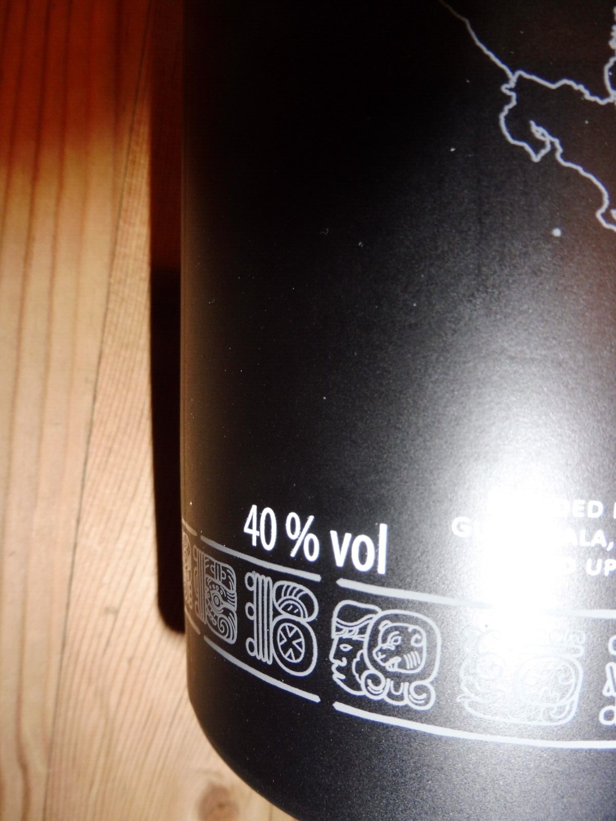 Tres Paises Premium Rum, á 0,7 L (40% Vol; 45,71 €/L)