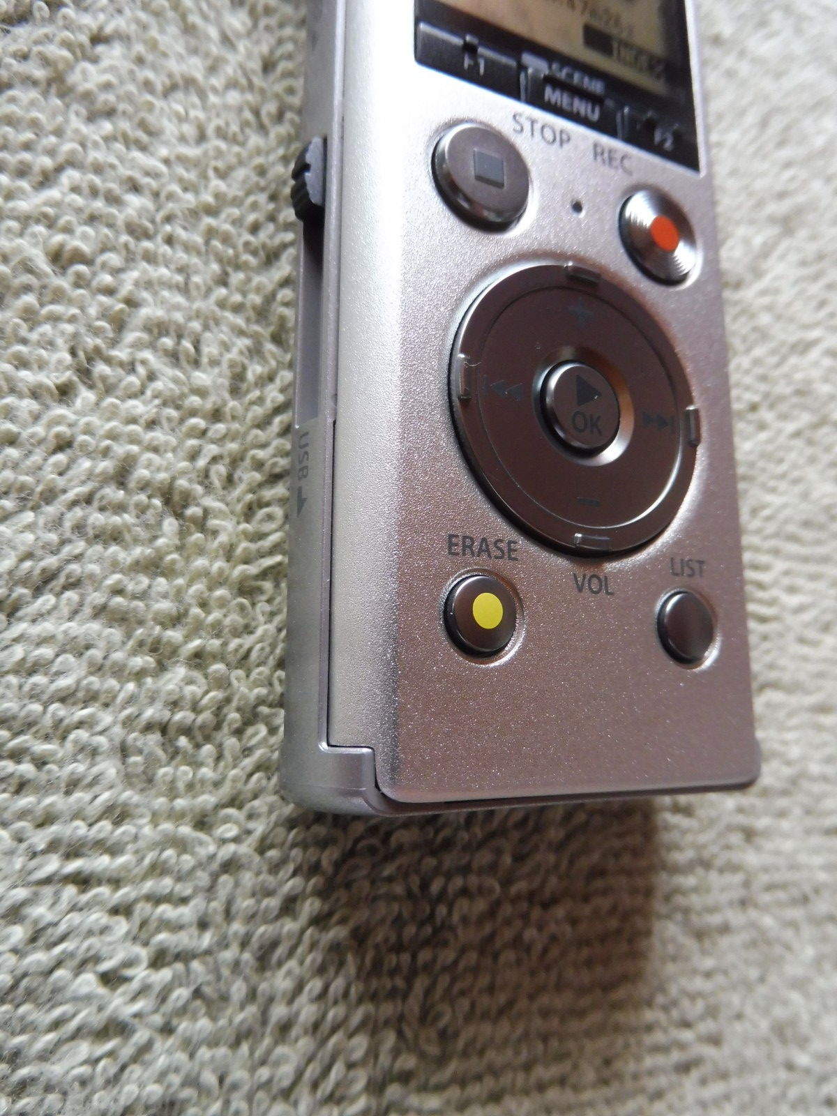 OLYMPUS DM-720 Digital Voice Recorder (ohne Batterien, siehe Beschreibung)