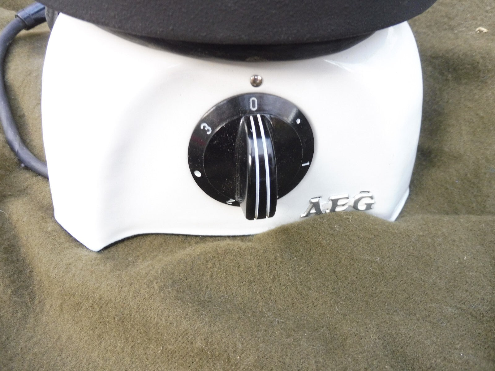 Bundeswehr alte AEG Einzelkochplatte, 1960 er Jahre, Bagalittanschluss, Deko