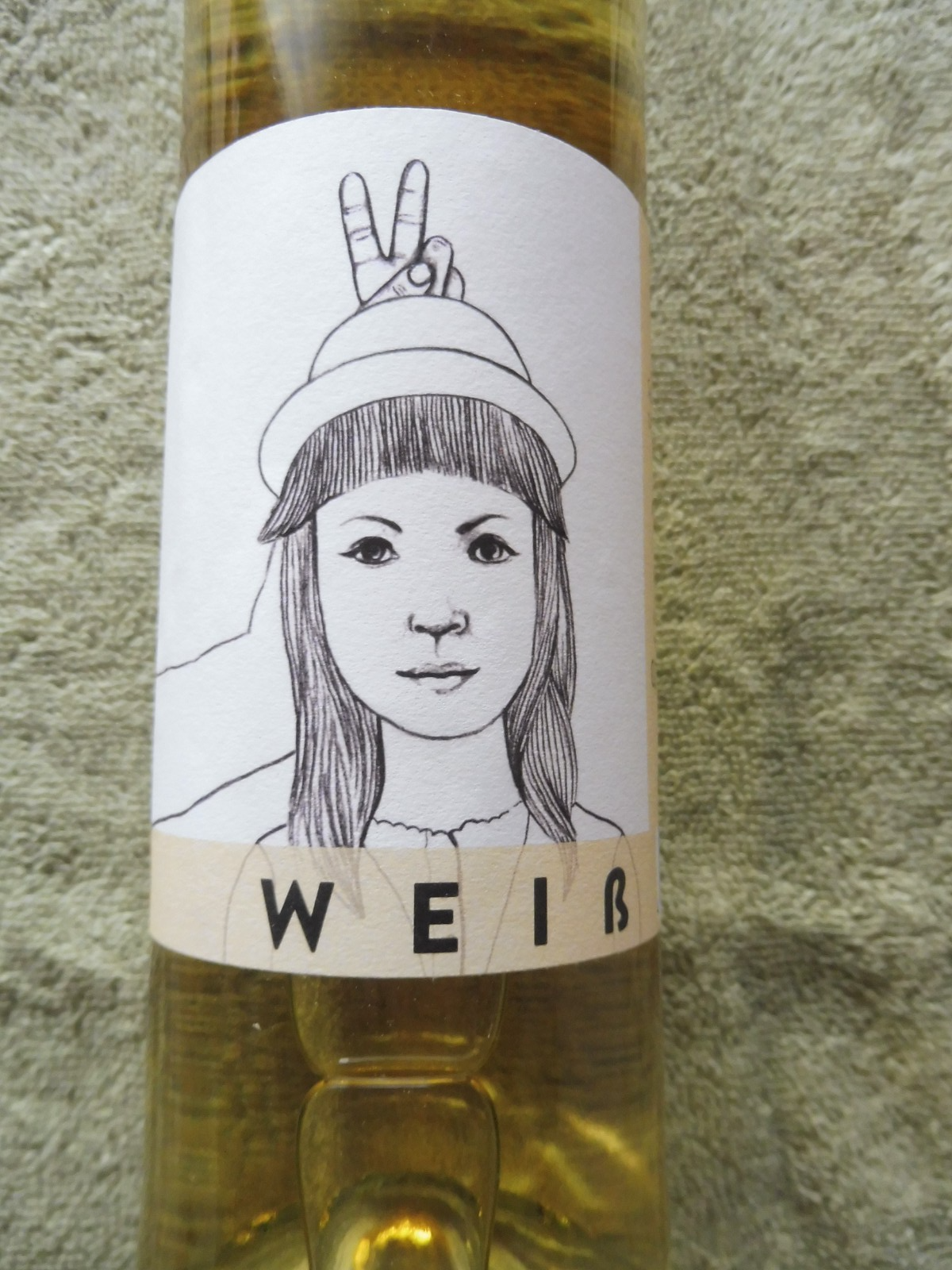 2 x Sechzisch Vierzisch Weißwein Cuvée; á 0,75 l; 11,5% vol.