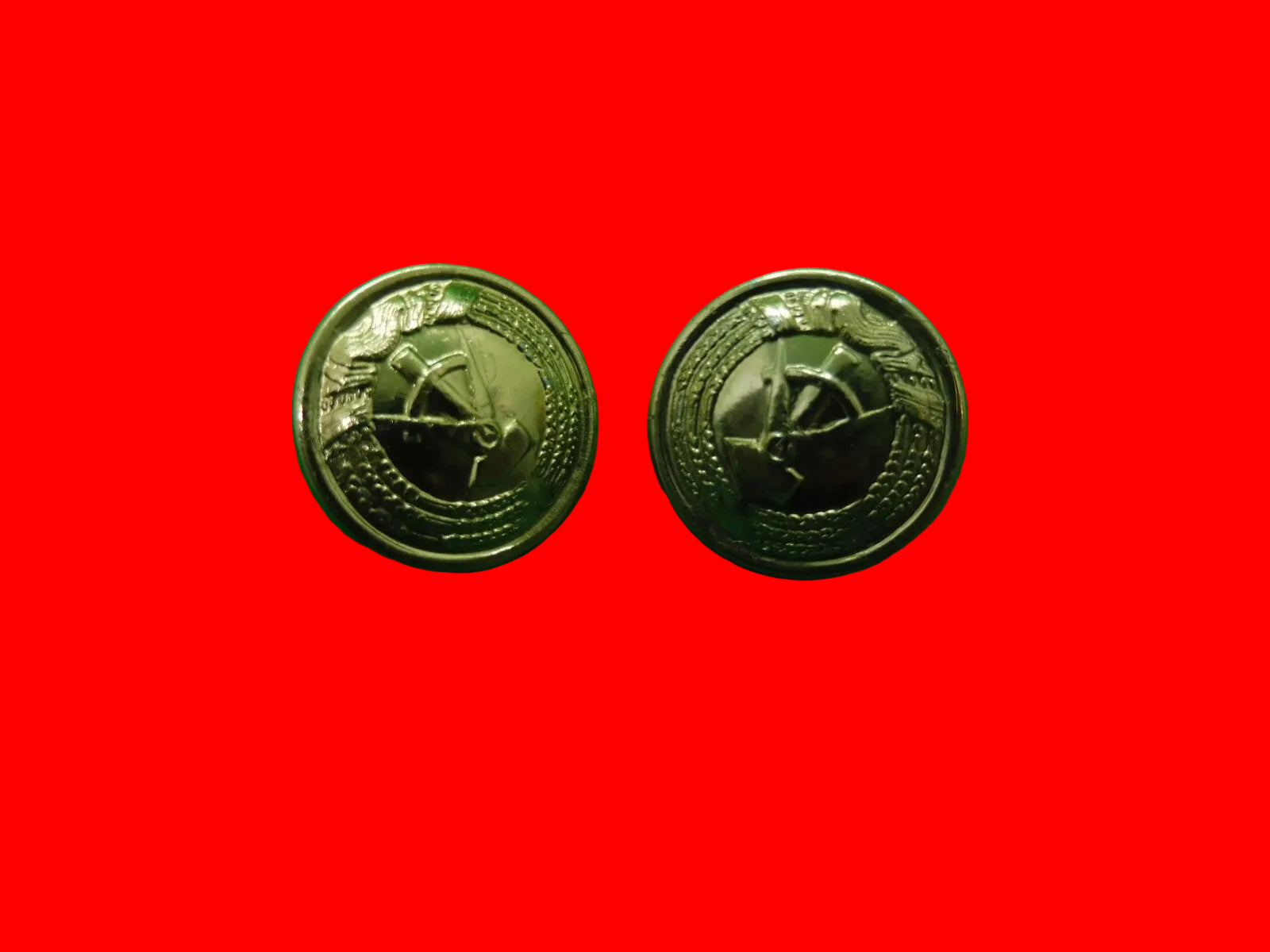 NVA goldfarbene Knöpfe mit Hammer und Zirkel, opt. ungebraucht, je 2 Stück