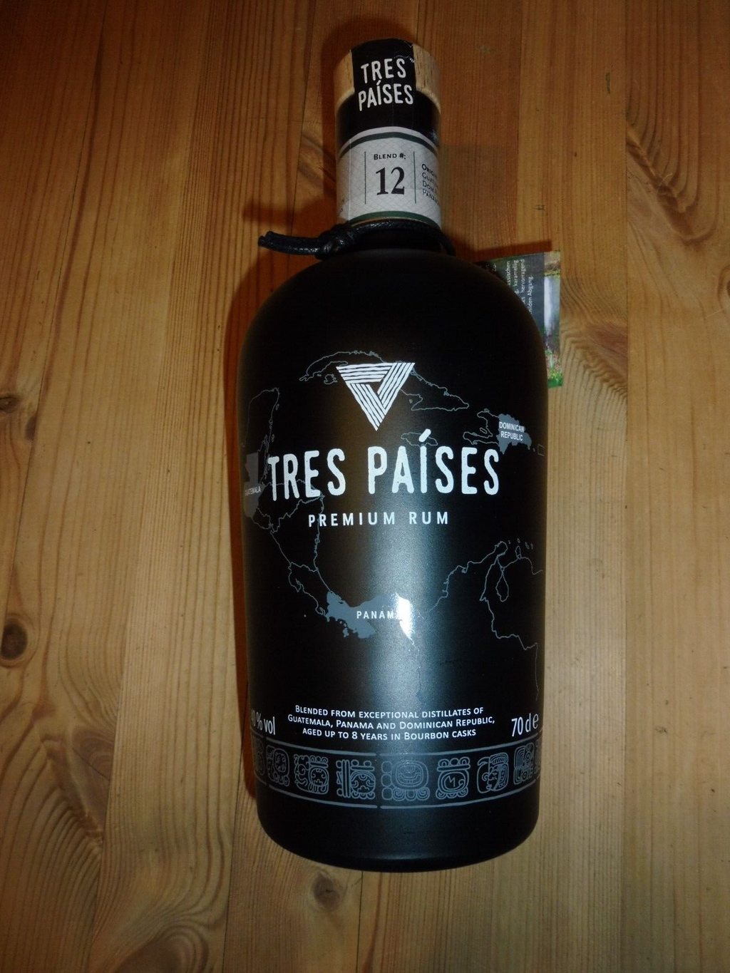 Tres Paises Premium Rum, á 0,7 L (40% Vol; 45,71 €/L)