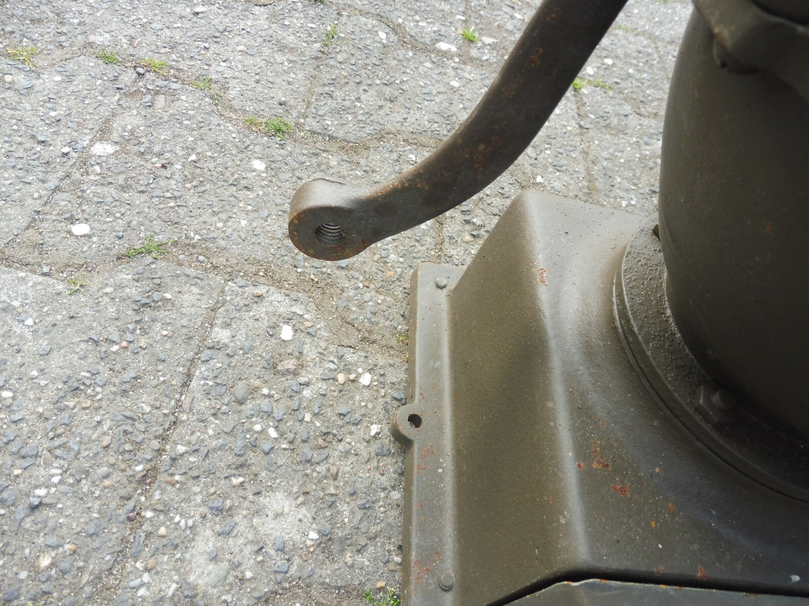 Bundeswehr Kaffeemühle von Trösser, Gusseisen/ Eisen; ca. 1960er, Beispielbilder