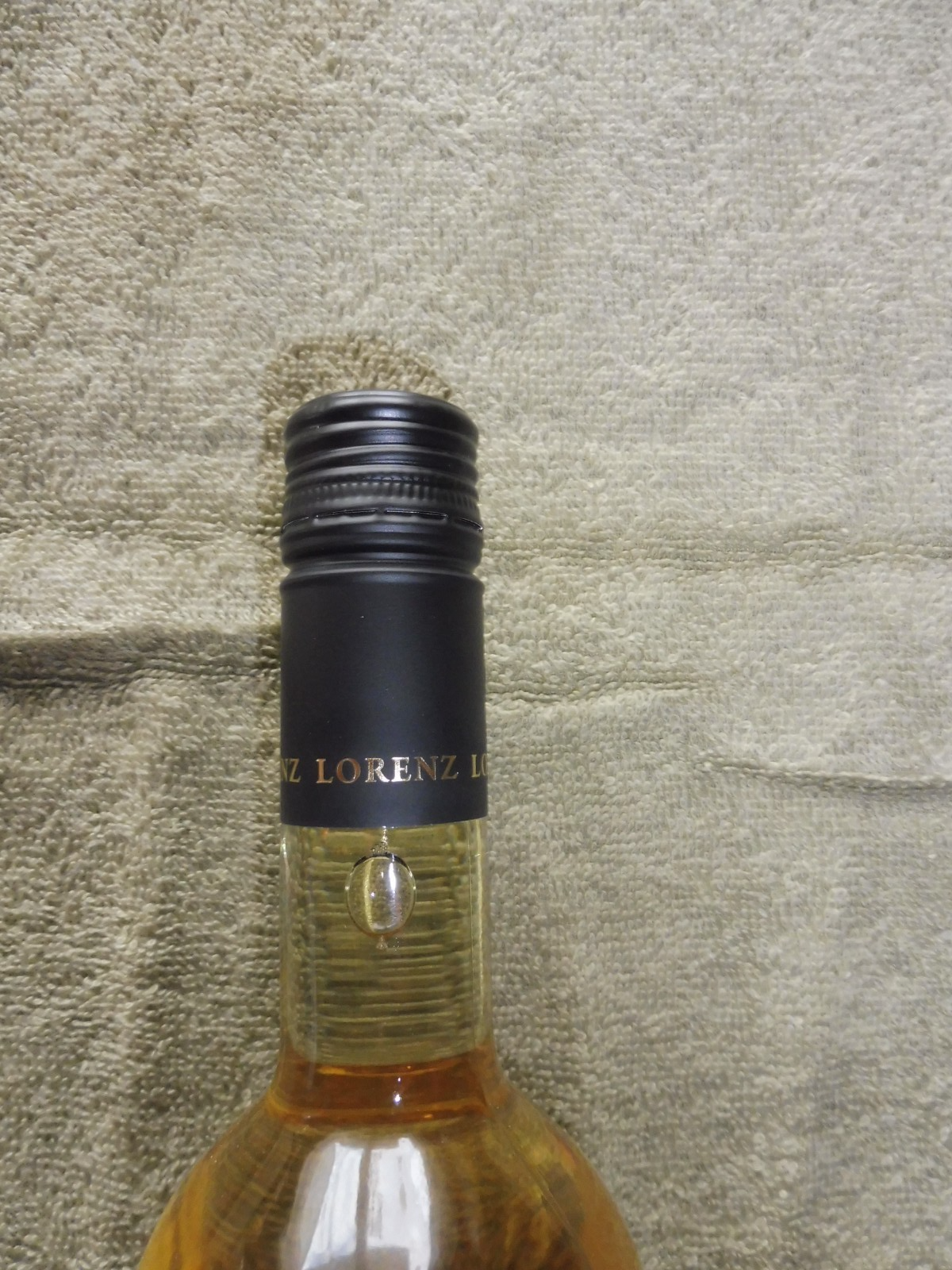 2 x Sechzisch Vierzisch Weißwein Cuvée; á 0,75 l; 11,5% vol.