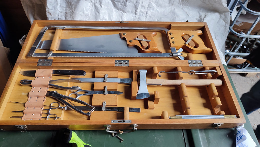 Bundeswehr Holzbox mit Teile Amputationsausstattung, ca. 1960-1970 er Jahre