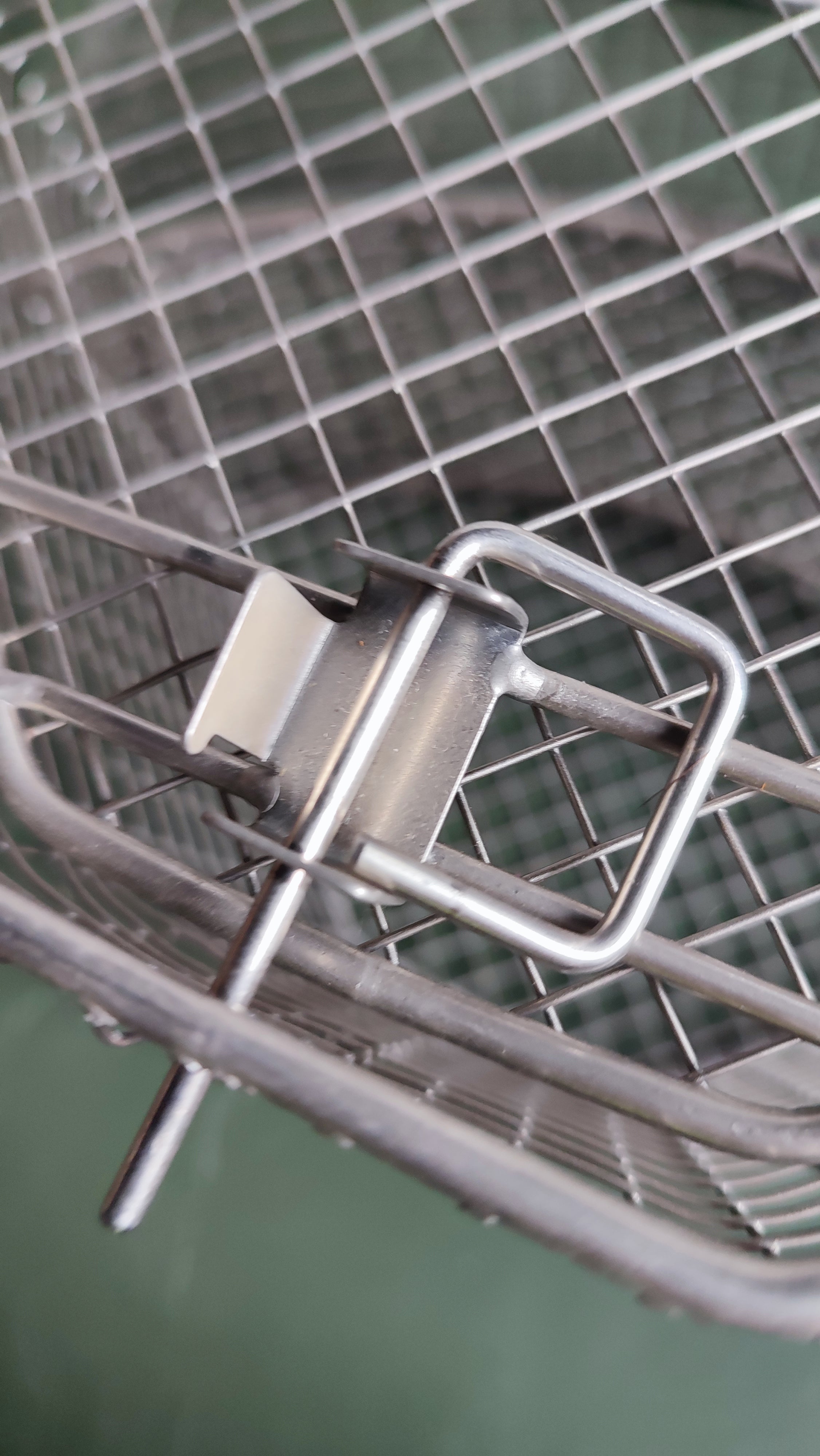 Bundeswehr 2 Drahtgitterkörbe z. Sterilisieren, 1x Halbhoch, 1x Hoch