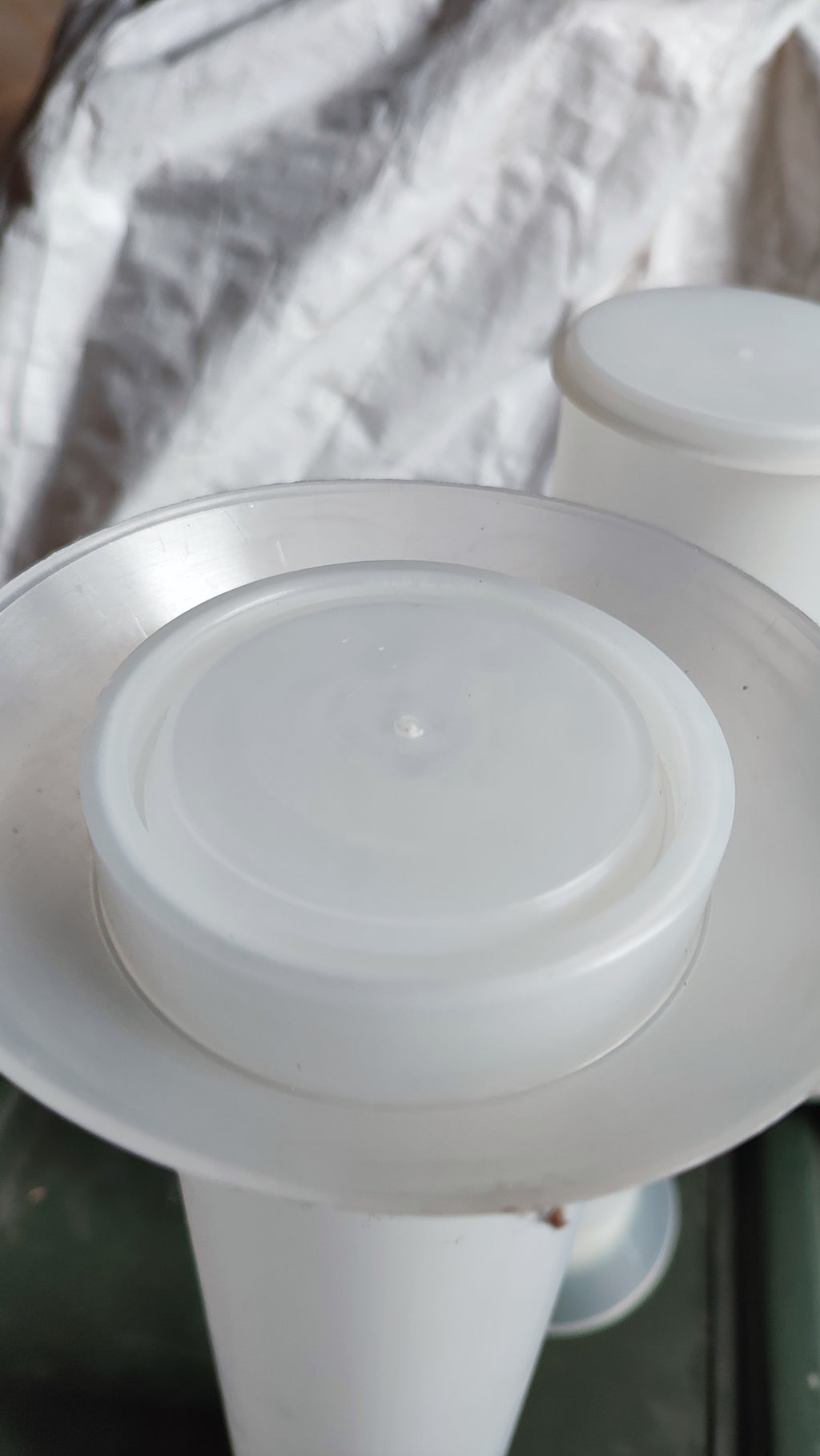 Bundeswehr 2 große runde Plastikröhren mit Deckel, für Glaspipetten oder ähnliches