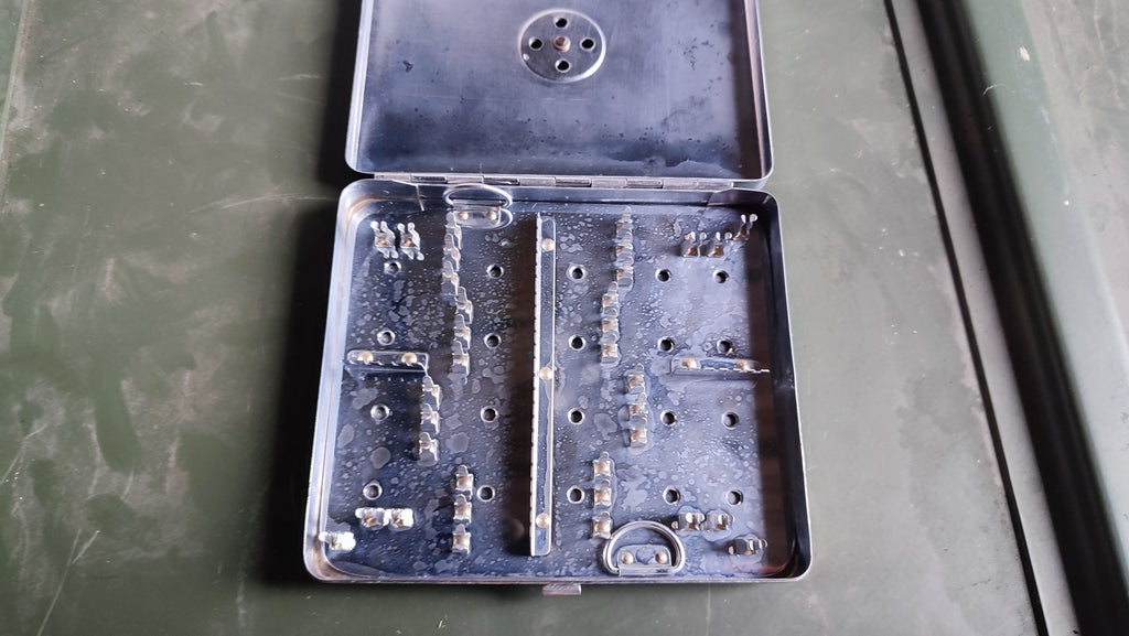 Bundeswehr Mini Steribox (ohne Inhalt), vermutlich 70/80er Jahre