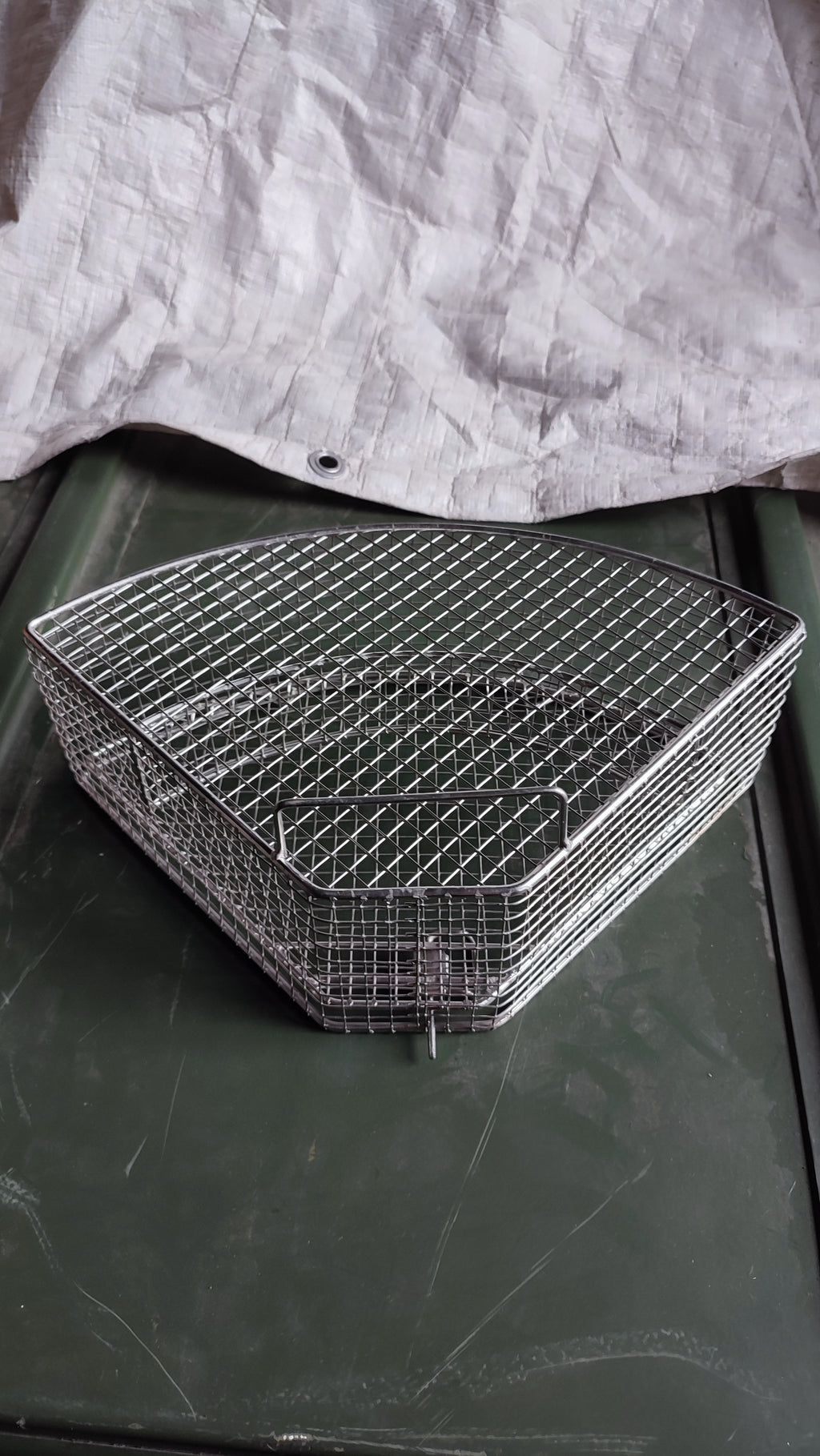 Bundeswehr 2 Drahtgitterkörbe z. Sterilisieren, 1x Halbhoch, 1x Hoch