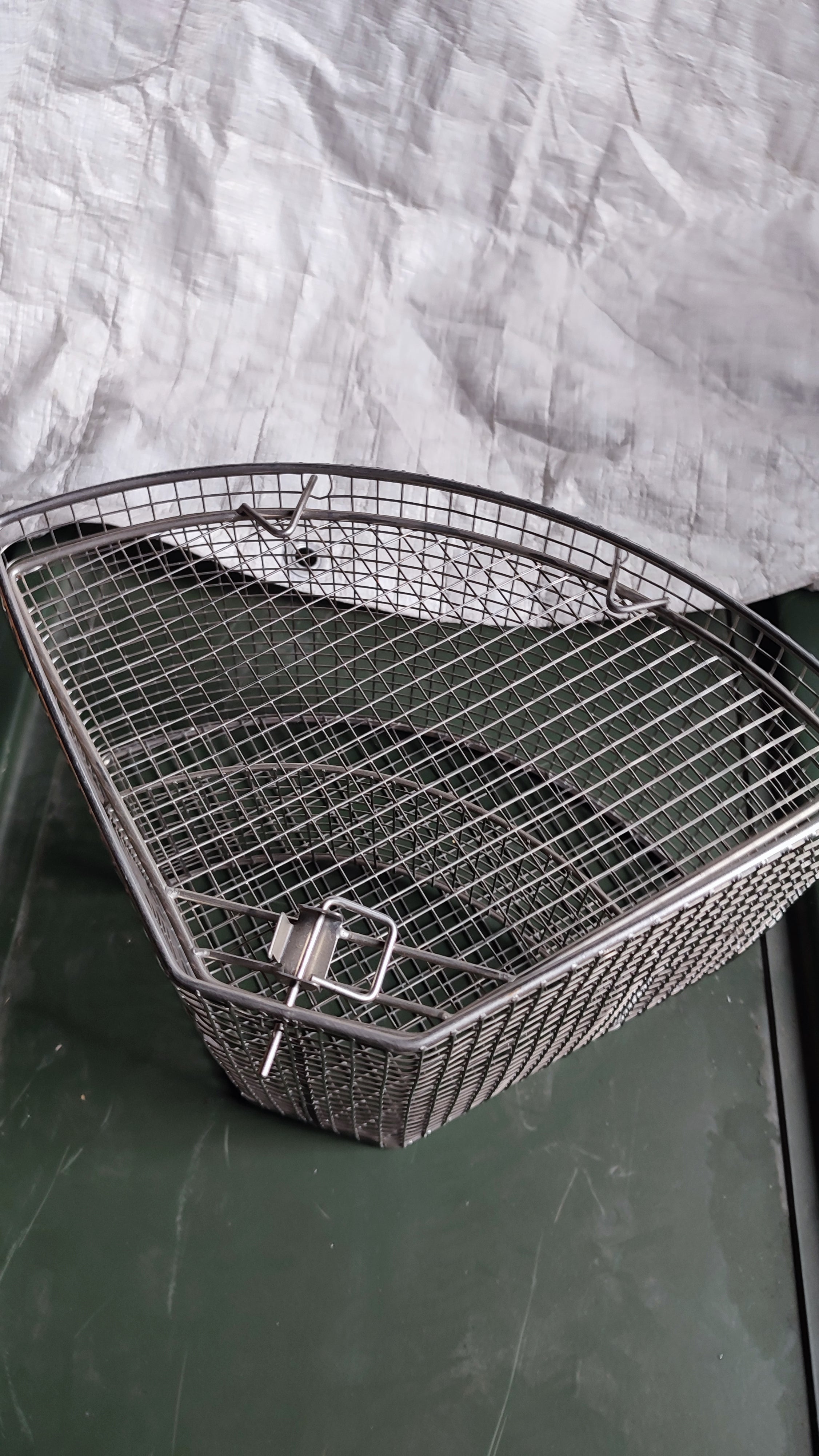 Bundeswehr 2 Drahtgitterkörbe z. Sterilisieren, 1x Halbhoch, 1x Hoch