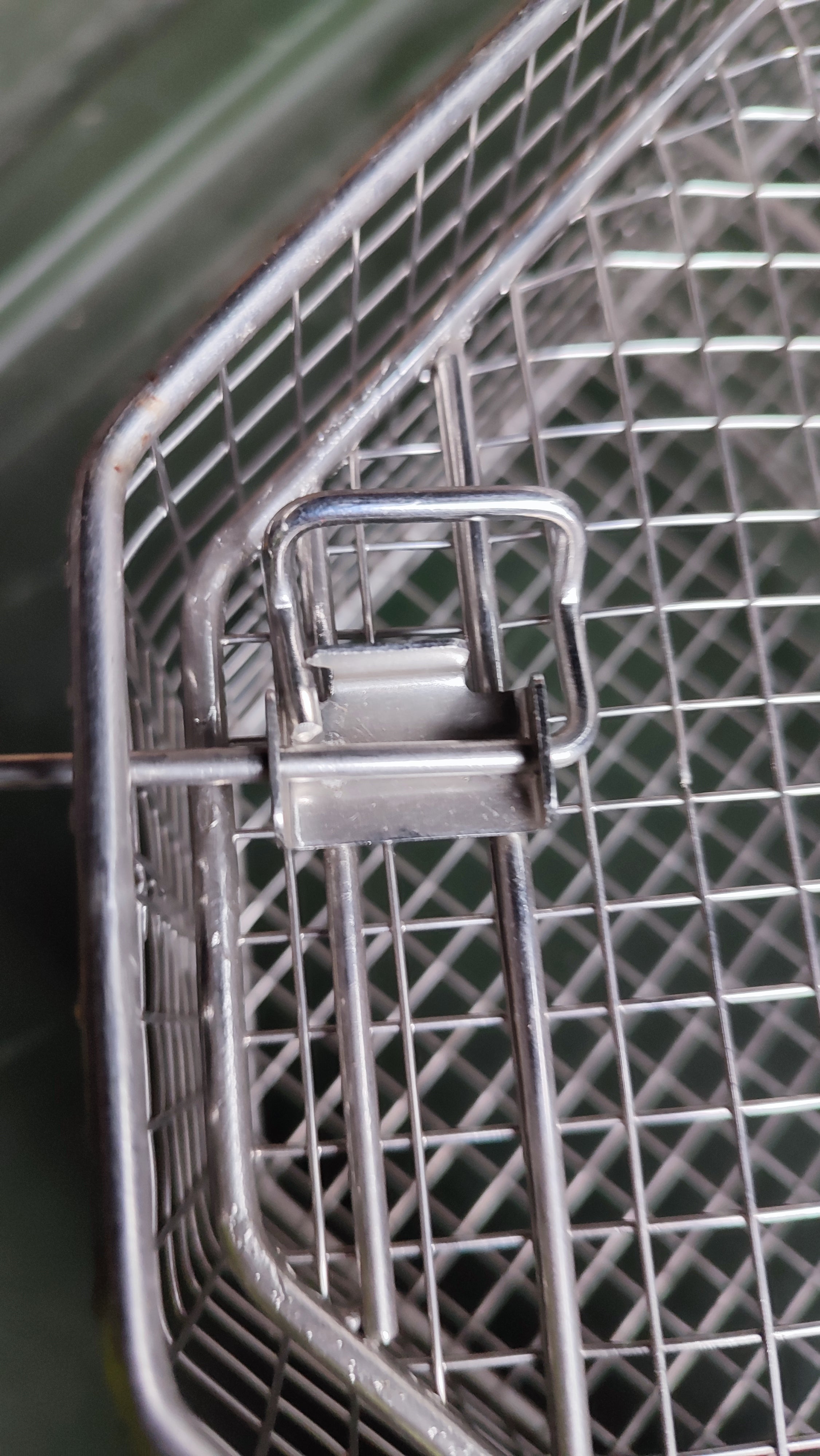 Bundeswehr 2 Drahtgitterkörbe z. Sterilisieren, 1x Halbhoch, 1x Hoch