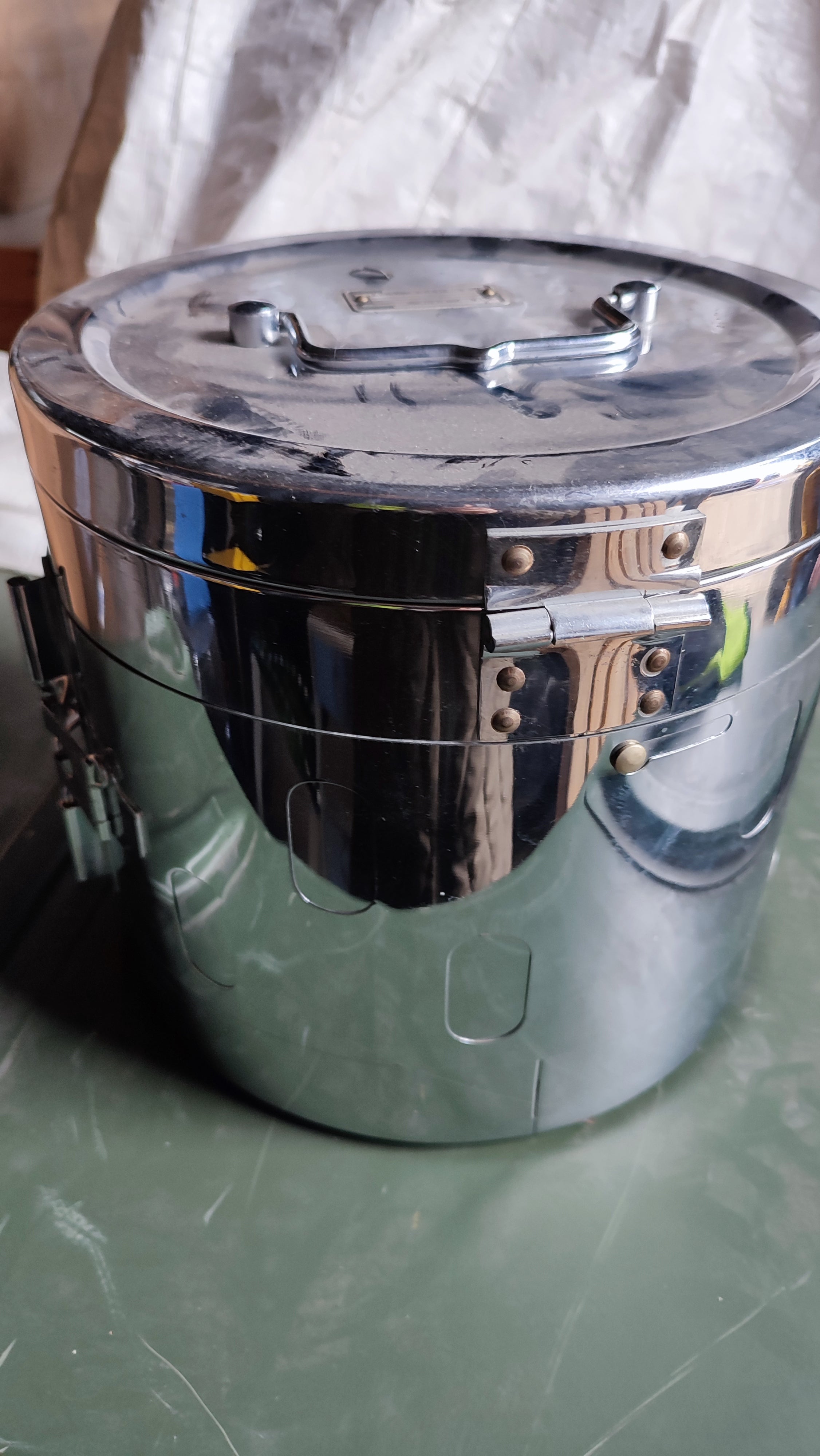 Bundeswehr  runde Steribox, Aesculap, 1960er Jahre, je Stück