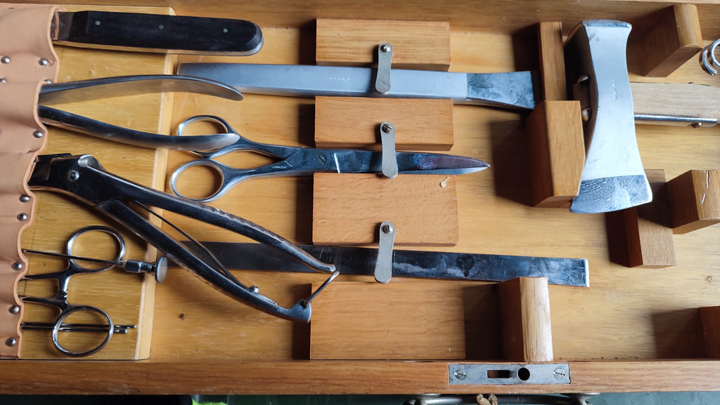 Bundeswehr Holzbox mit Teile Amputationsausstattung, ca. 1960-1970 er Jahre