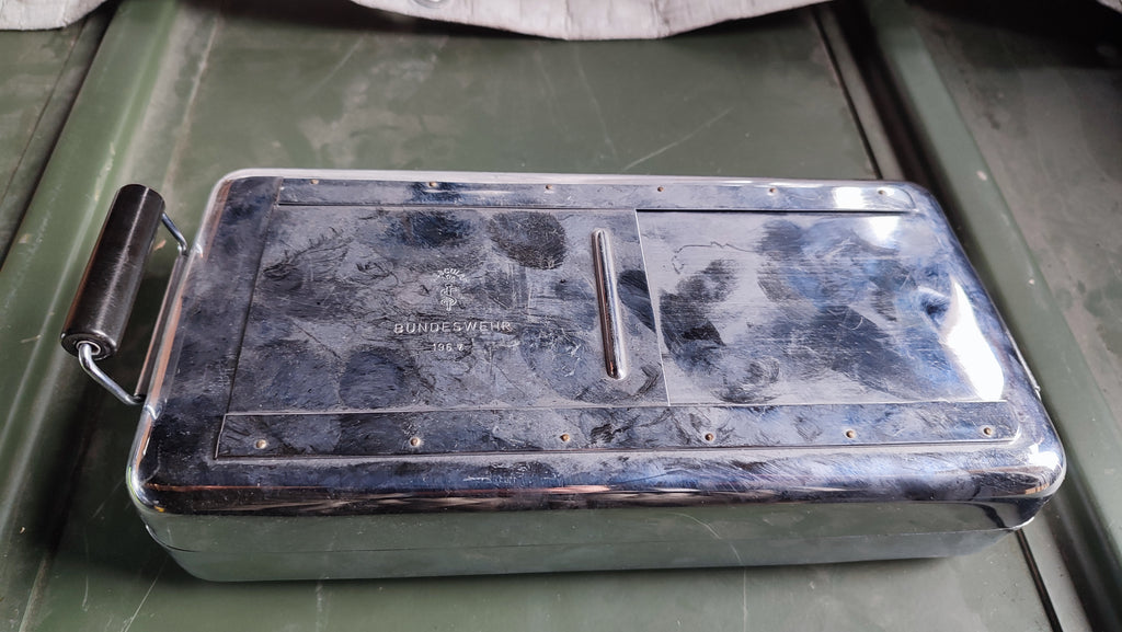 Bundeswehr  kleine Steriboxen, Aesculap, 1967 u.ä.; je Stück