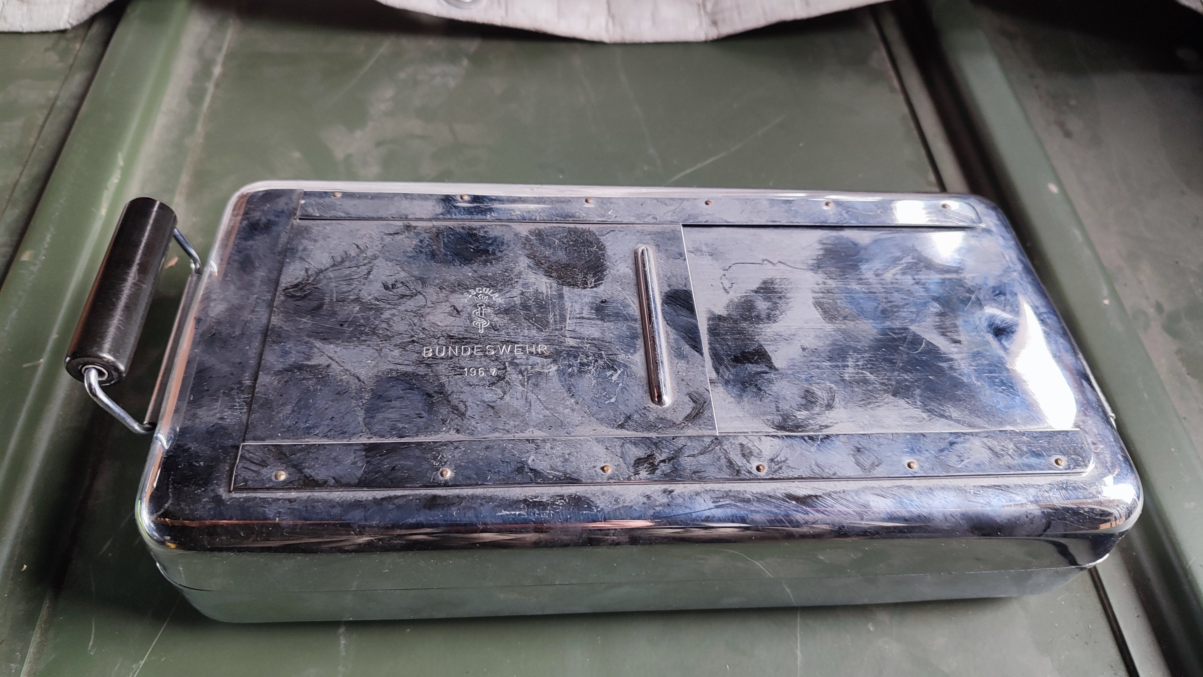 Bundeswehr  kleine Steriboxen, Aesculap, 1967 u.ä.; je Stück