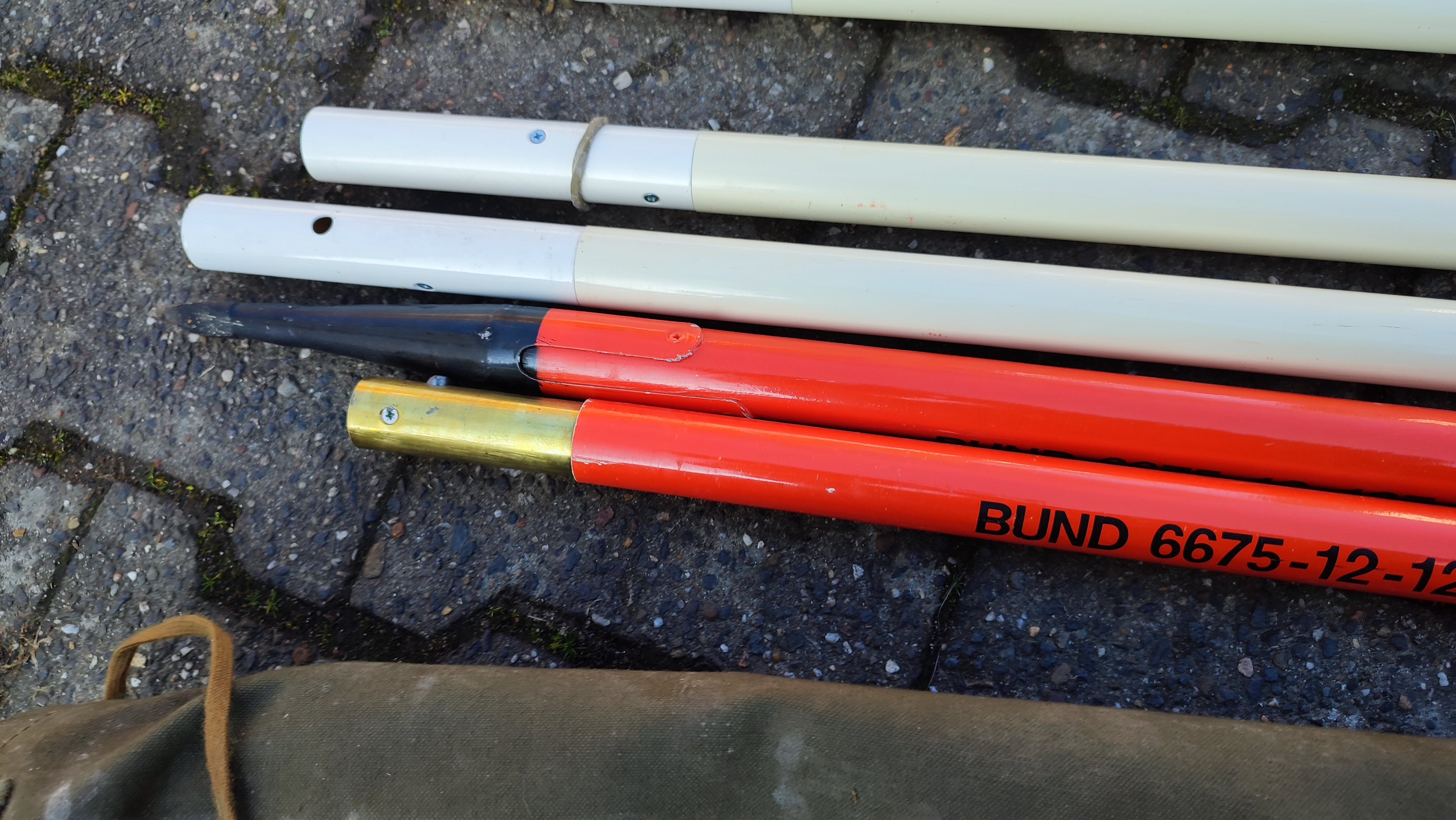 Bundeswehr Fluchtstabsatz in Tasche   aus Bunkerbestand