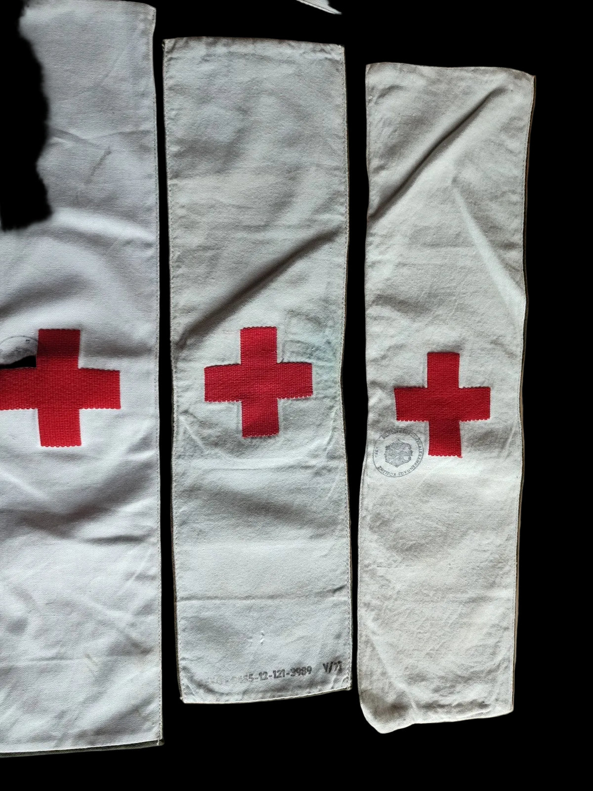 Bundeswehr, Rote Kreuz Armbinde, eine Seite oliv, eine weiß, gestempelt