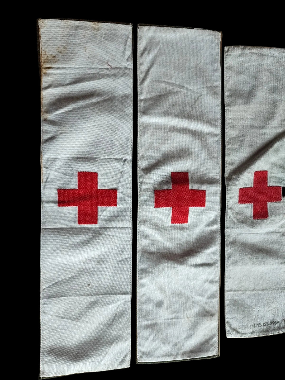 Bundeswehr, Rote Kreuz Armbinde, eine Seite oliv, eine weiß, gestempelt