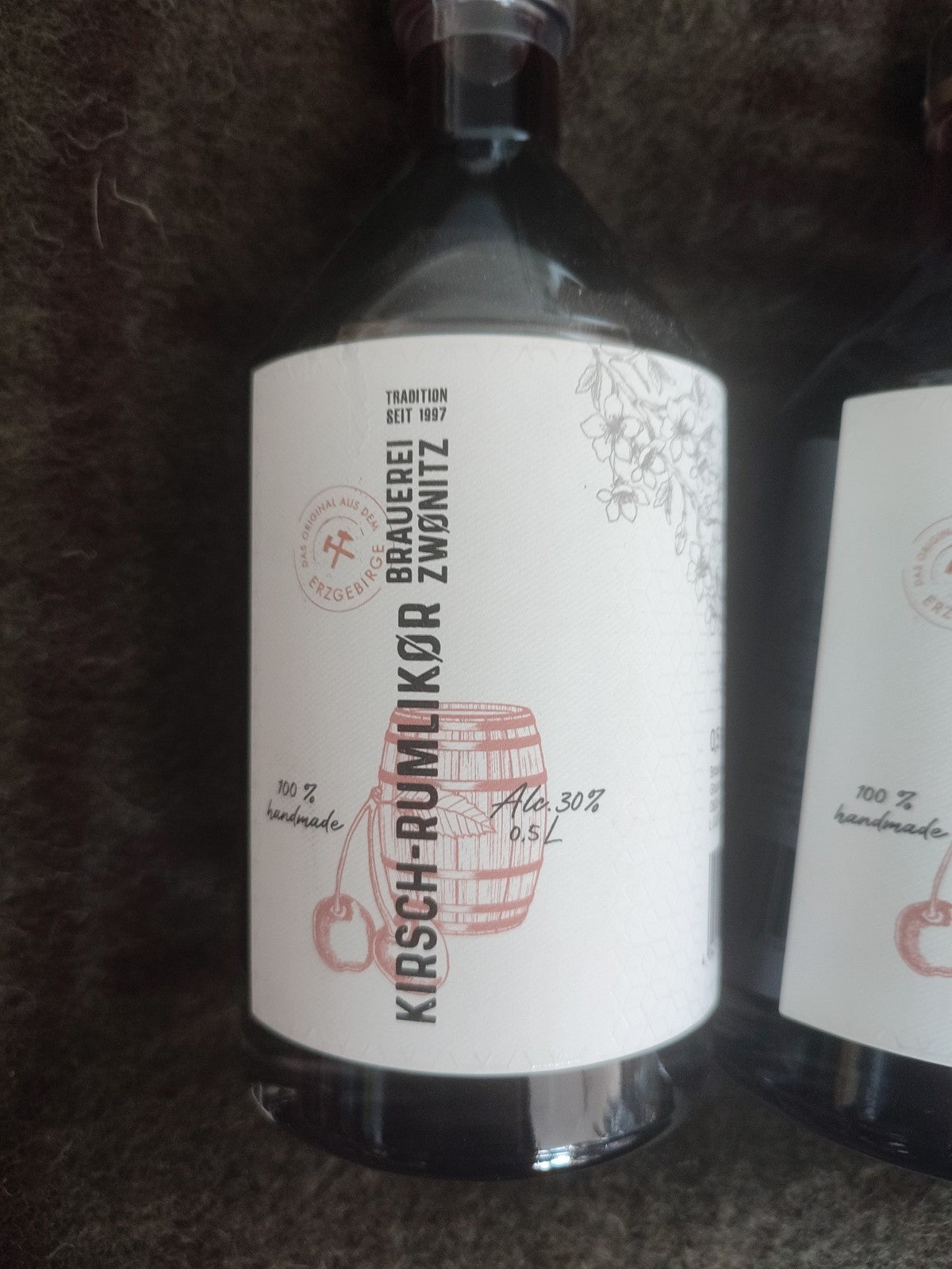 Kirsch-Rumlikör Brauerei Zwönitz (30% vol.;  je Flasche á 0,5 l)